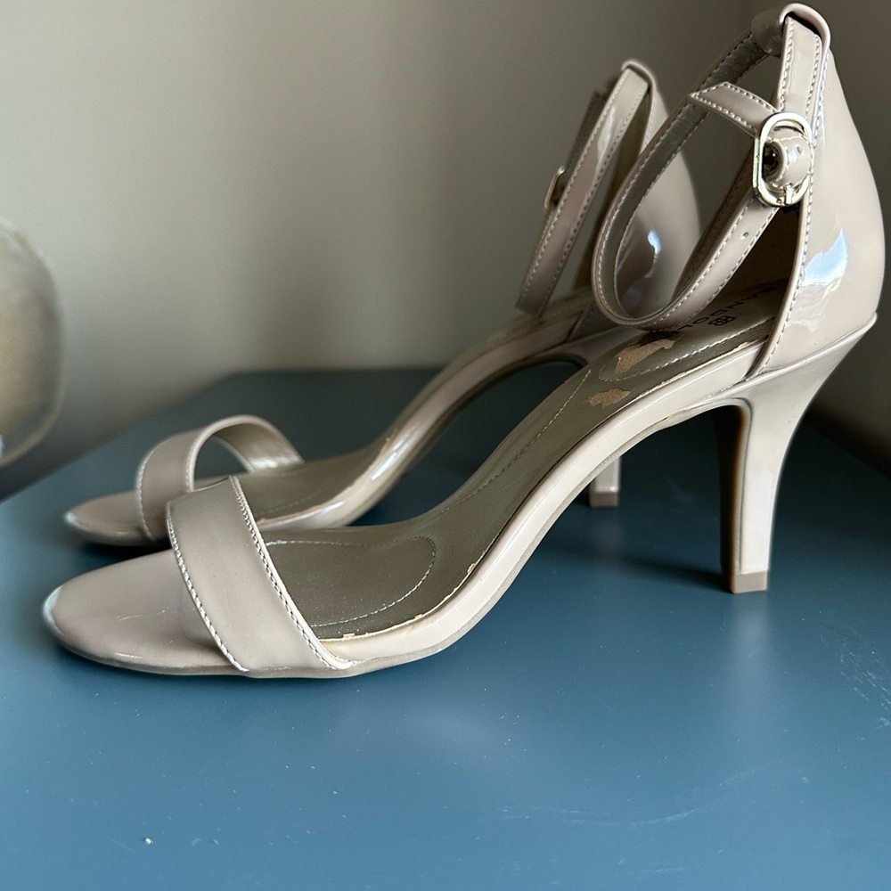 Bandolino Nude Patent Ankle Strap Heels Size 7M 👡✨